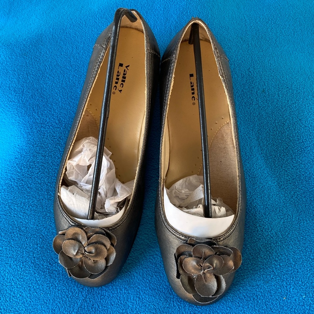 Valley Lane Flats Size 9M NWT and Box